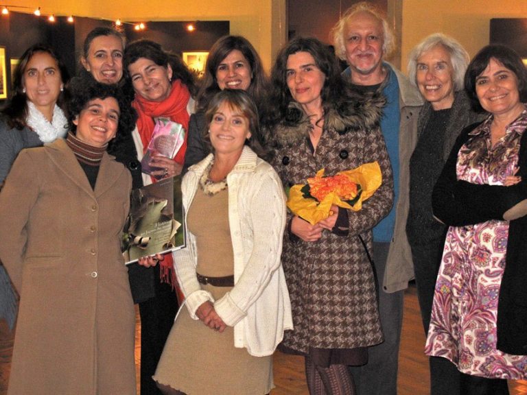 A editora By the Book com a autora, tradutor e anfitriãs, no dia do lançamento d…