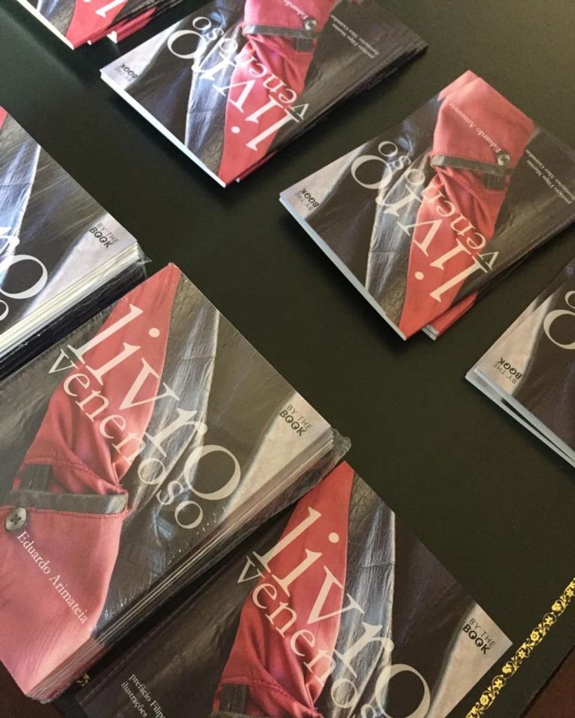 Agora no Hotel Palácio dos Melos em Viseu
 #printisnotdead #themostbeautifulbook...