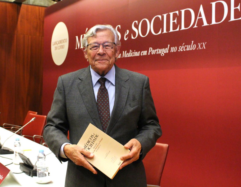António Barros Veloso apresentou obra sobre a história da Medicina em Portugal no século XX - SPMI