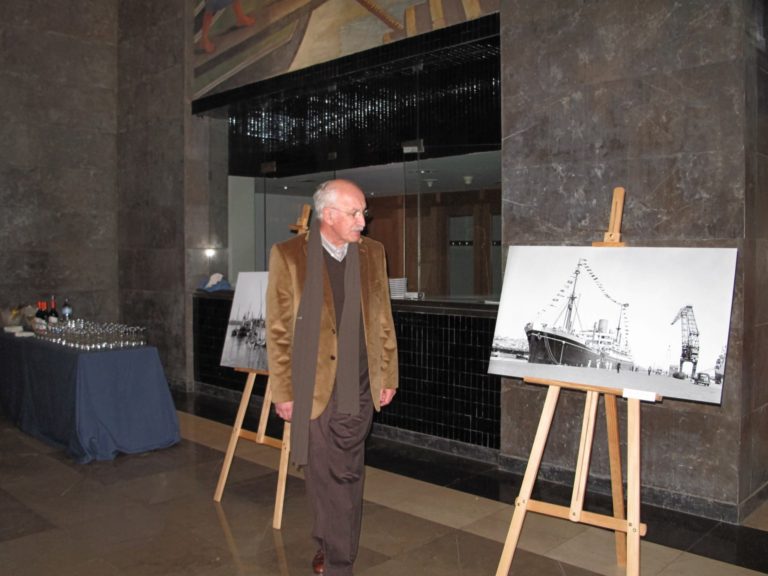 Chegada do autor Pedro Castro Henriques, ontem no início do lançamento do livro …