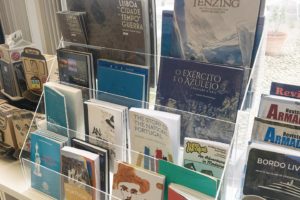 Digam lá qual é o nosso livro que se encontra na loja do Museu de Marinha?  #pri…