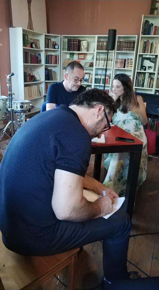 Hoje, no lançamento do "livro venenoso" de Eduardo Arimateia, na Fábrica de Braç...