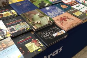 Já estamos presentes na Feira « Corrida de Letras » em frente ao Continente de T…