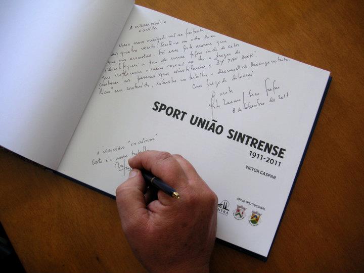 No lançamento deste livro, da autoria de Victor Gaspar, o público entusiasta apl...