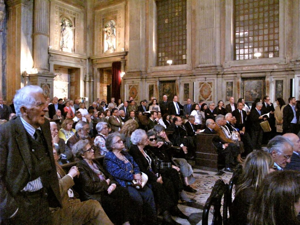 Ontem na Sacristia do Hospital de São José perante uma plateia "recheada de giga...