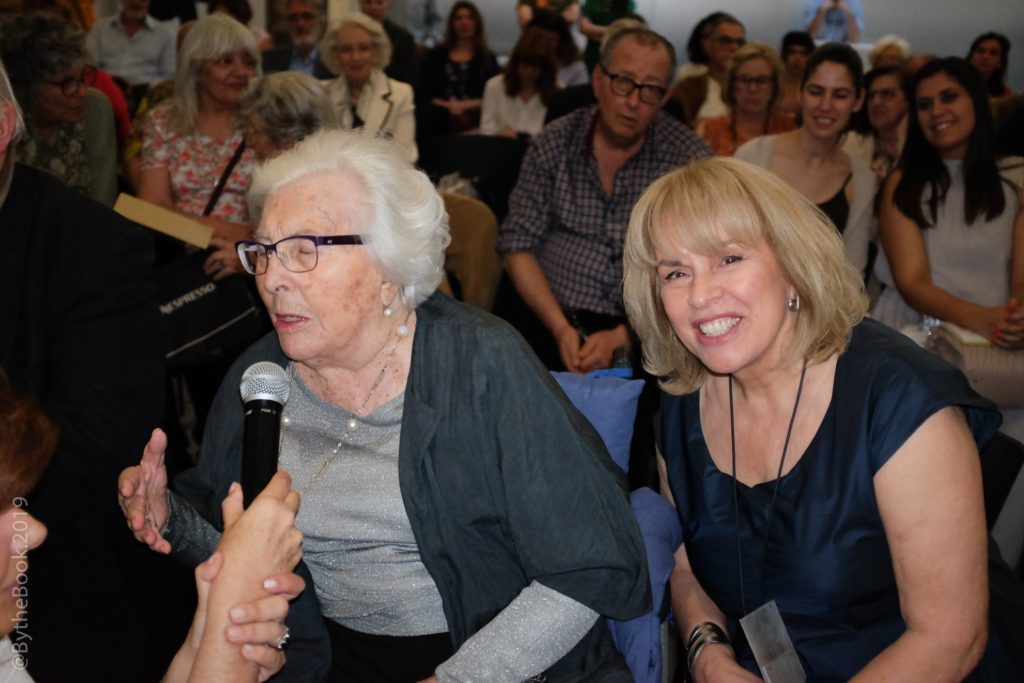 Ontem num ambiente de amizade e muita alegria apresentamos o livro de Clara Prac...