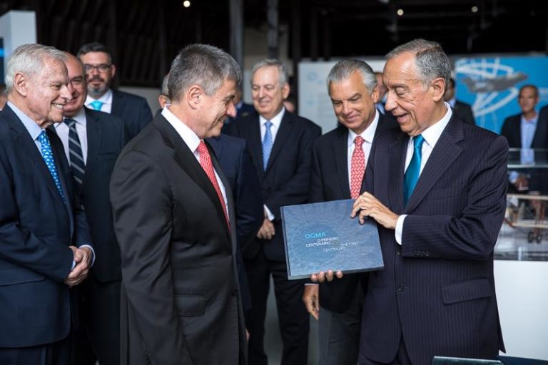 Um dos Livros mais bonitos feitos pela equipe da  By the Book  aqui a ser entreg…