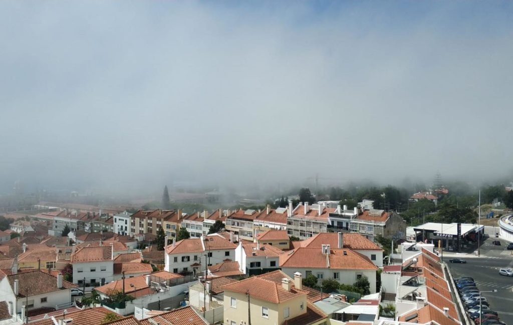 A nossa vista de hoje! 
 Our view today! 
 #belem #nevoeiro #cloudy #clouds #tej...