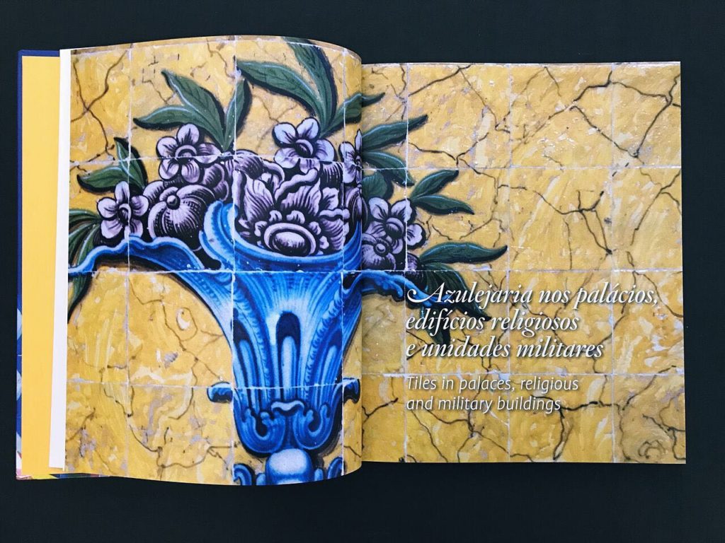 Duas páginas do nosso livro « Cores na Cidade Azulejaria de Belém » Two pages ...