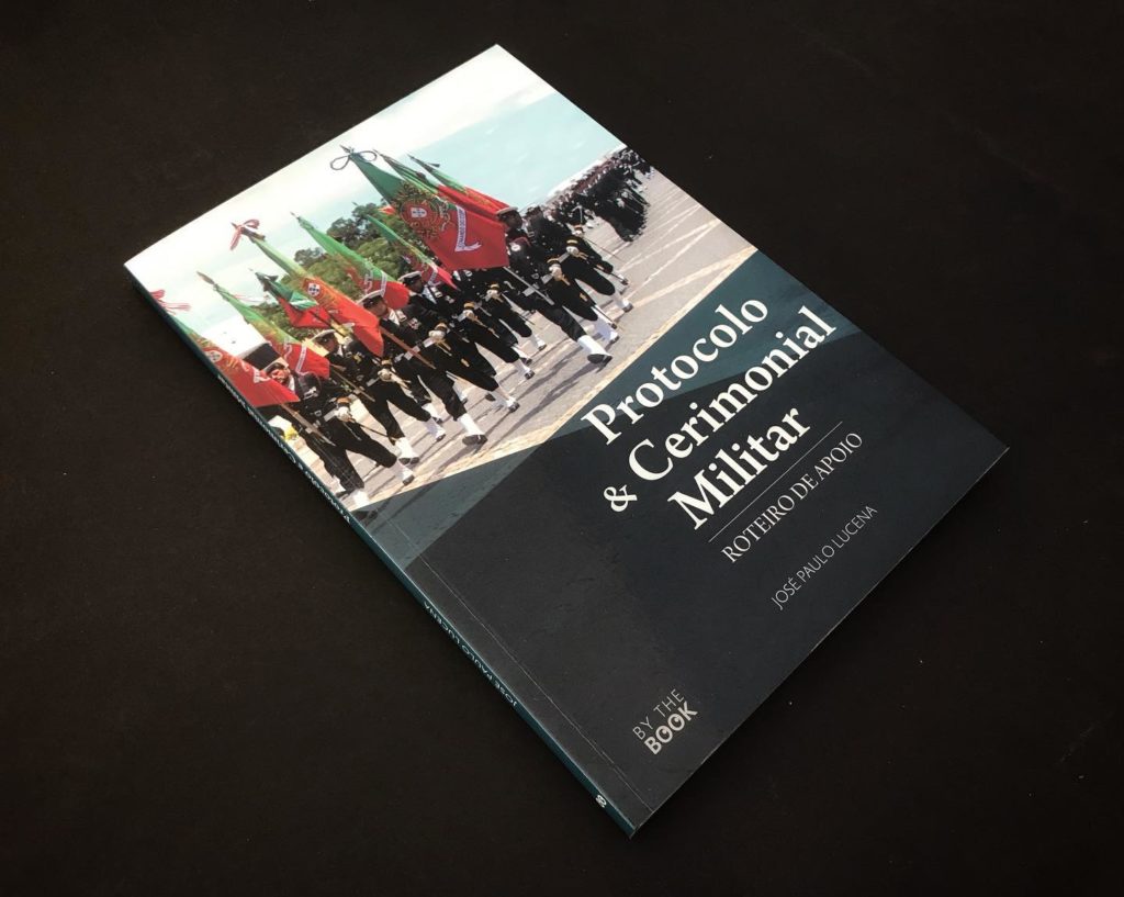 « Protocolo & Cerimonial Militar - Roteiro de Apoio » Um título sobre as regra...