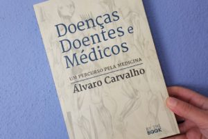 Álvaro Carvalho, numa escrita autobiográfica, recorda as suas experiências de vi…