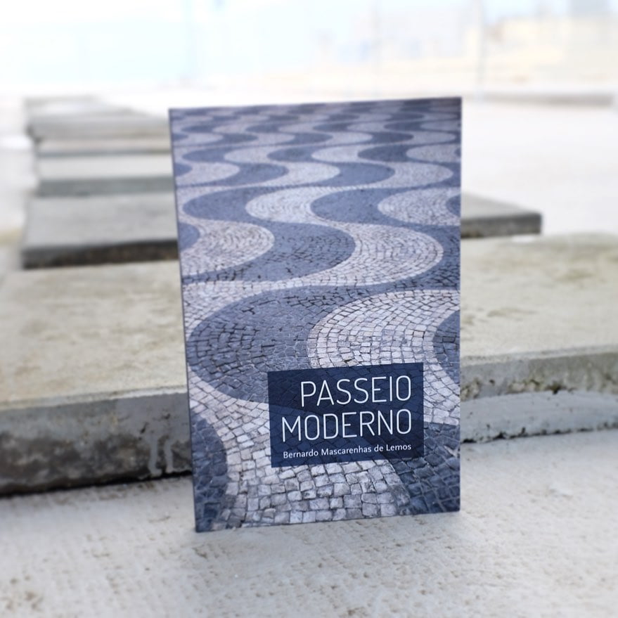 Está uma bela tarde para um “Passeio Moderno”! . . . #story #shortstories #s...