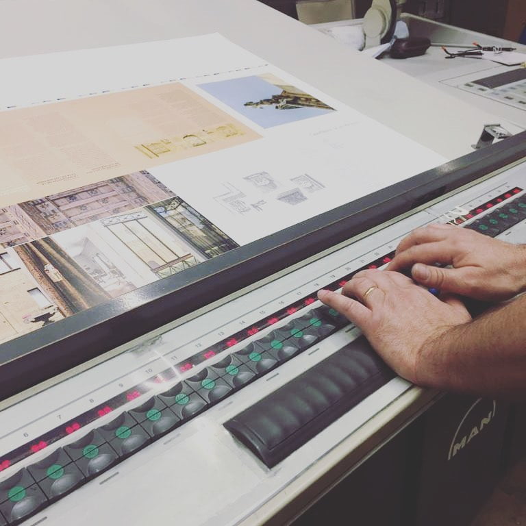 Hoje é dia de acompanhar a impressão na @diariodominho  . . . #printisnotdead #p…