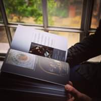 “A relação médico-doente” é um livro escrito a muitas mãos (cerca de 80 autores …