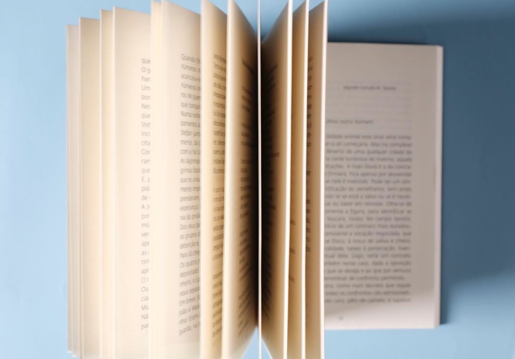 Hoje comemora-se o Dia Mundial do Livro, um objecto que faz parte das nossas vid...