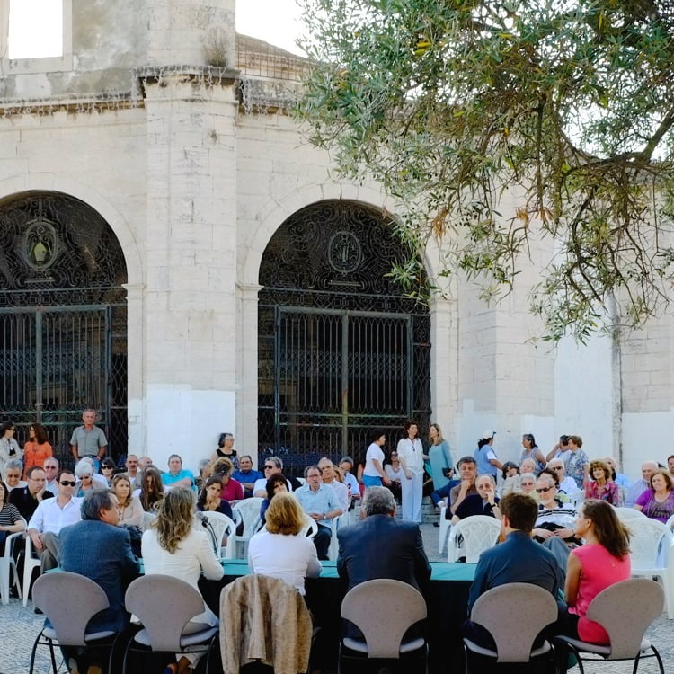 Assim que for possível voltaremos a fazer os belos lançamentos a que nos habituá...