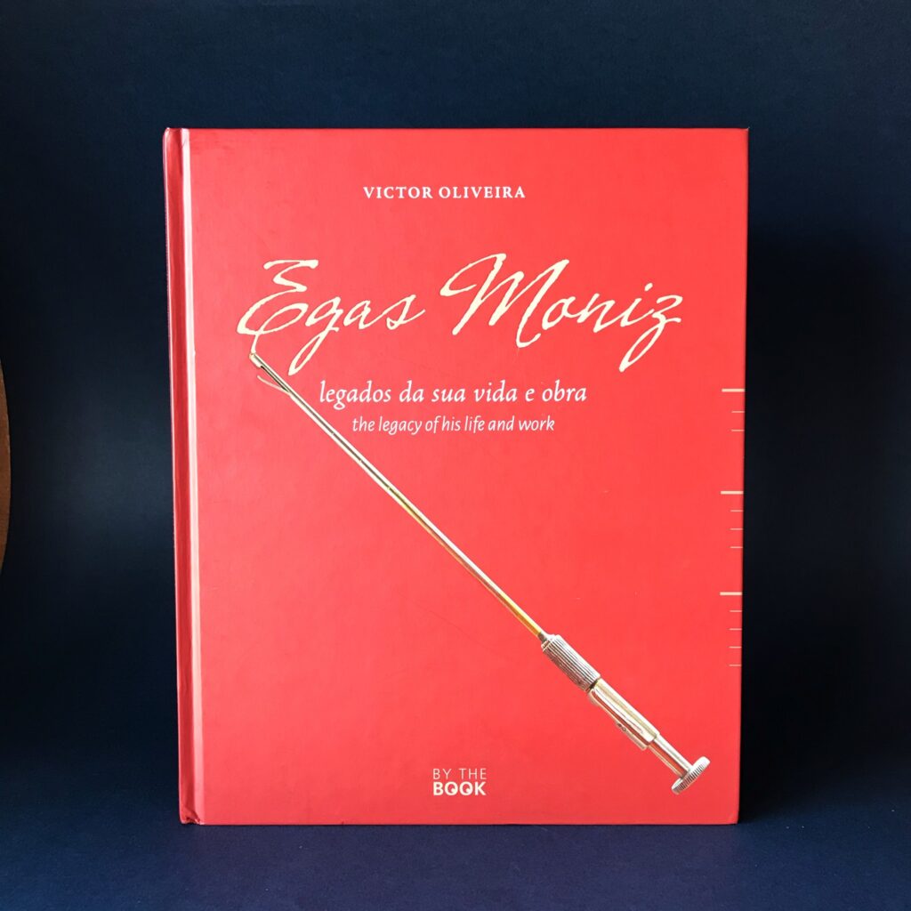 Esta obra bilingue é fruto de uma investigação profunda no âmbito da comemoração...