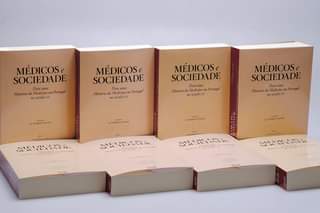 Pode ser uma imagem de livro